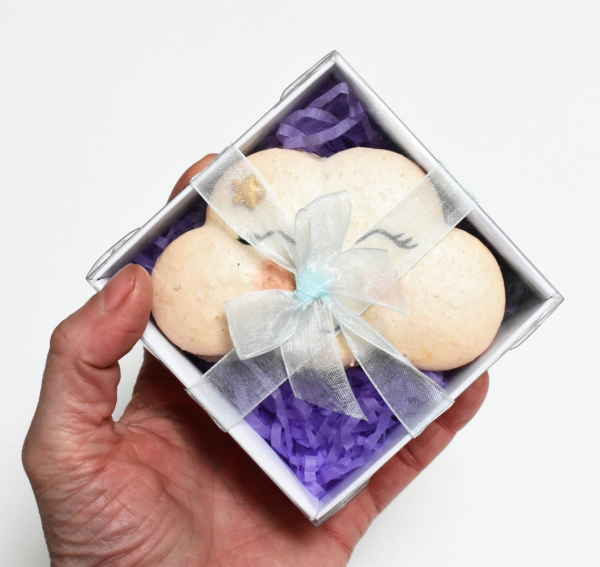 Large Macaron cloud in a gift box